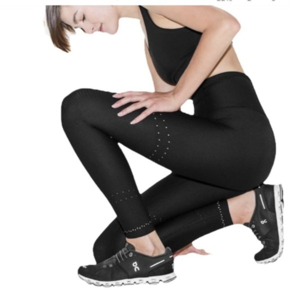 Lululemon Zoned In Tight (In Focus Run Tight) Laser Cut Reflective Legging Black